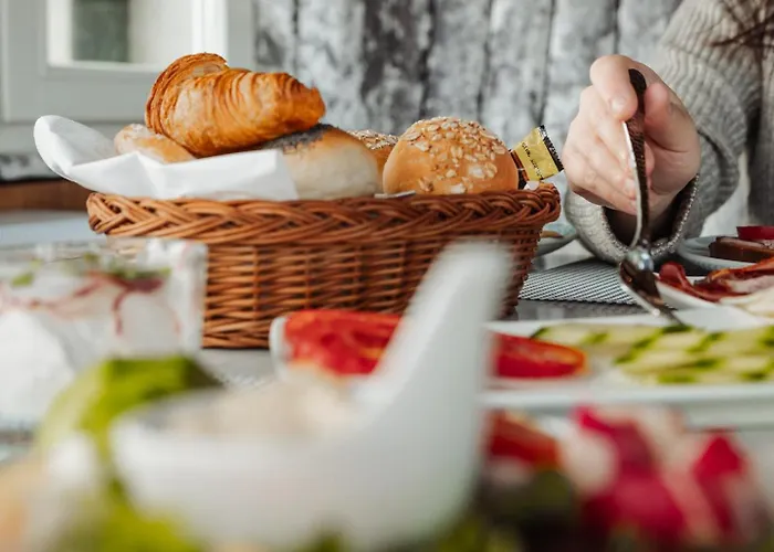 Mala Anglia Deluxe & 4*