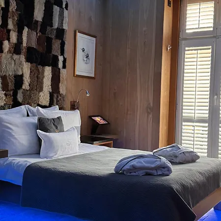 Mala Anglia Deluxe & 4*