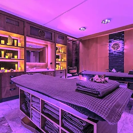 Mala Anglia Deluxe & 住宿加早餐酒店 4*